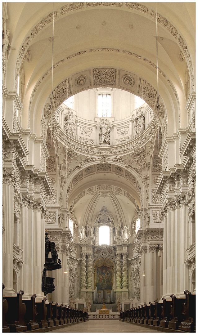 Bayerische Impressionen - Theatinerkirche München