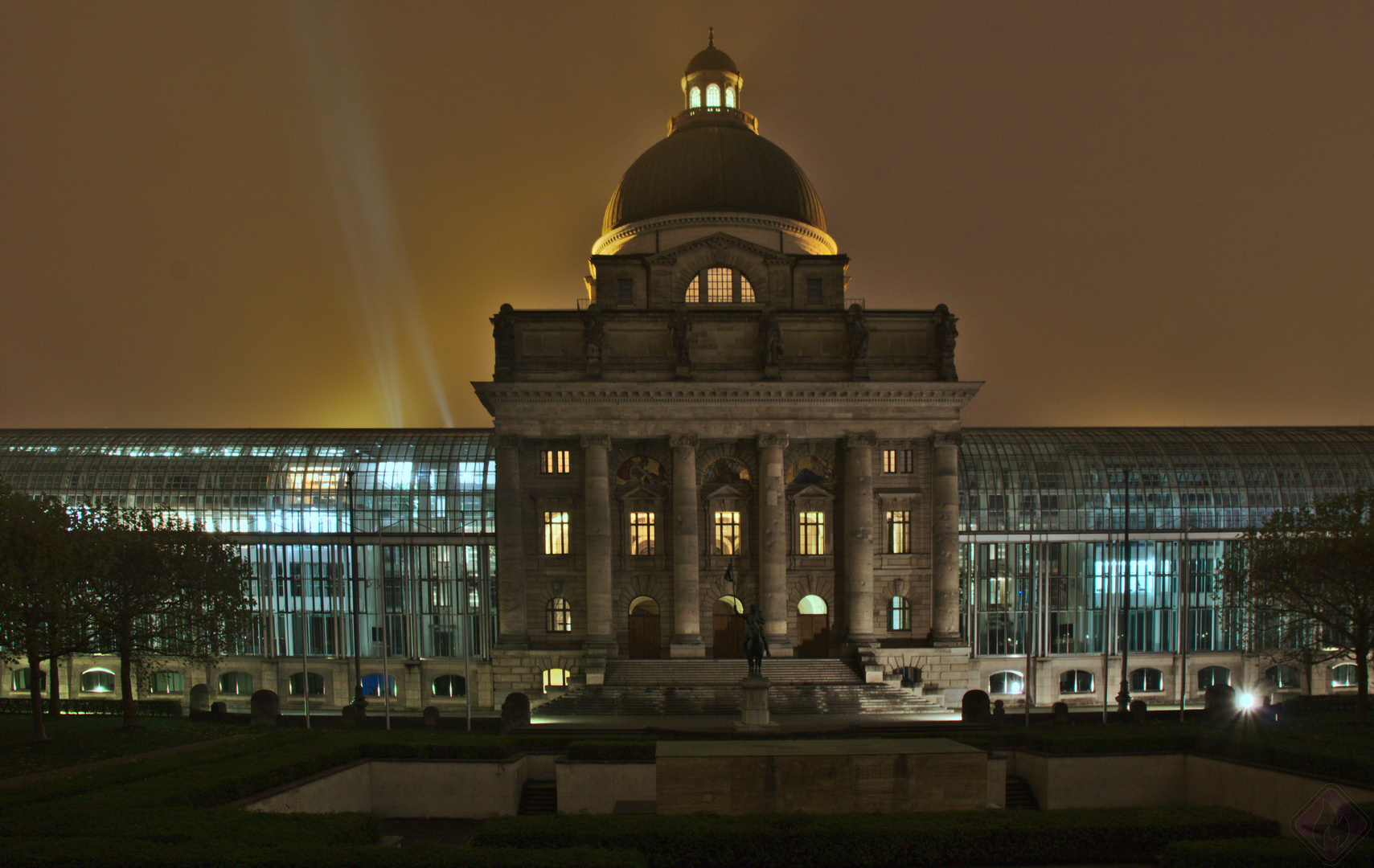 Bayerische Staatskanzlei bei Nacht