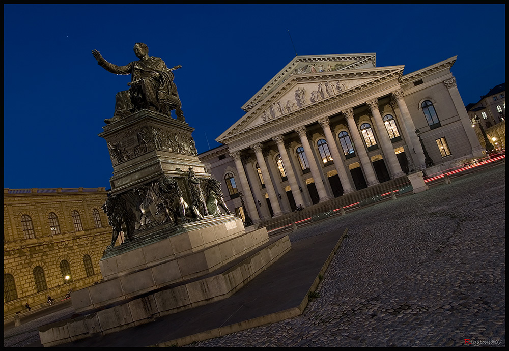 < bayerische Staatsoper - München >