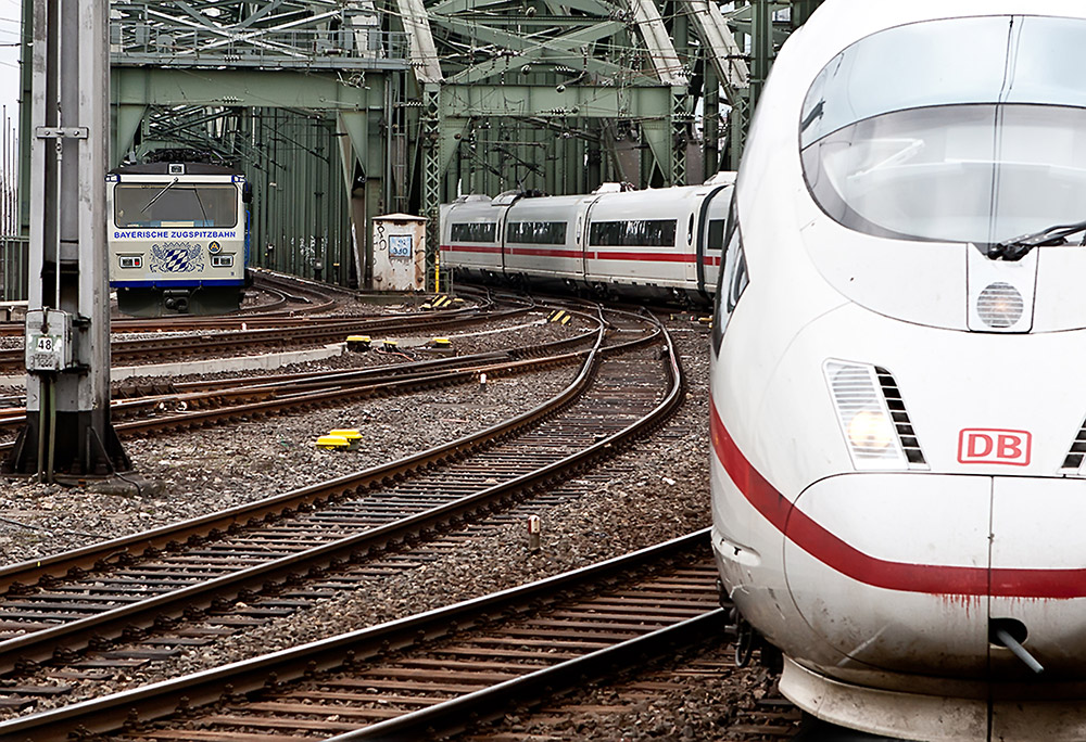 Bayerische Zugspitzbahn zu Besuch in Köln Fahrt zum Hauptbahnhof.