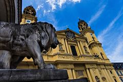 Bayerischer Löwe vor der Theatinerkirche