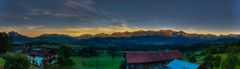 Bayerisches Alpenpanorama am Abend