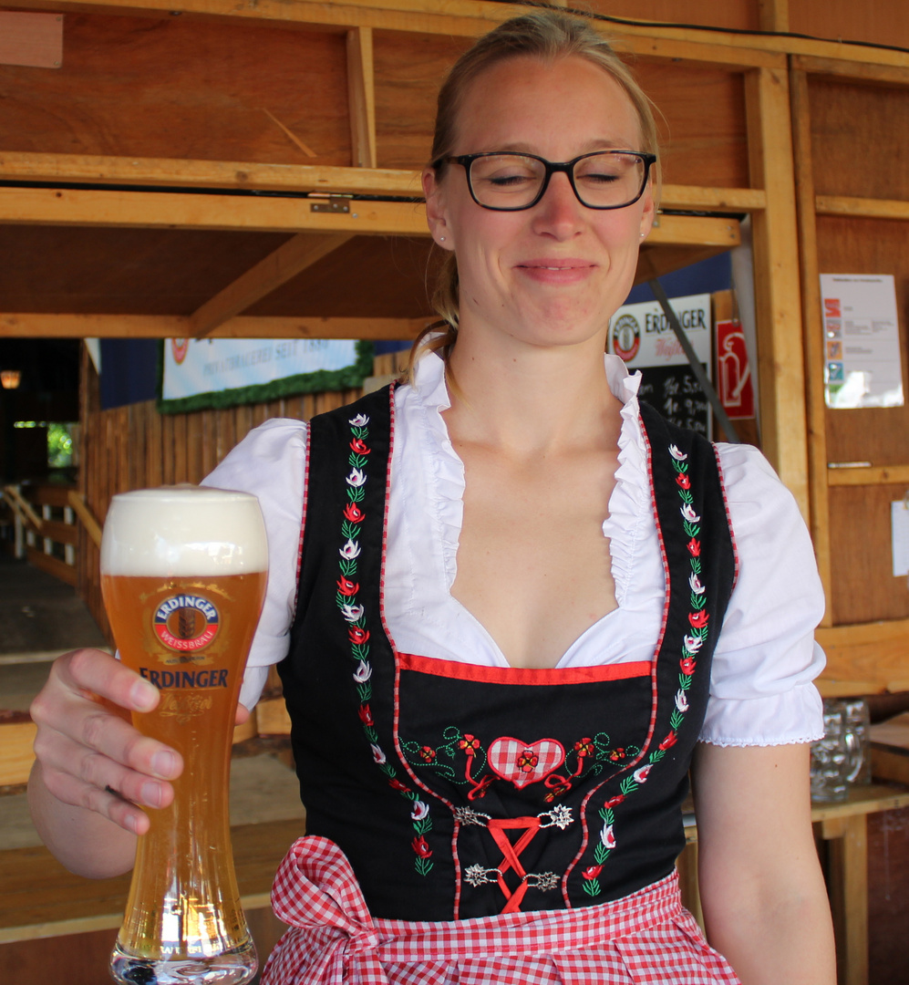 Bayern Girl mit Bier