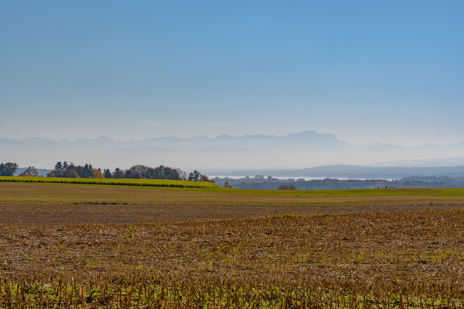 Bayern mit Ammersee und Zugspitze, etwas benebelt