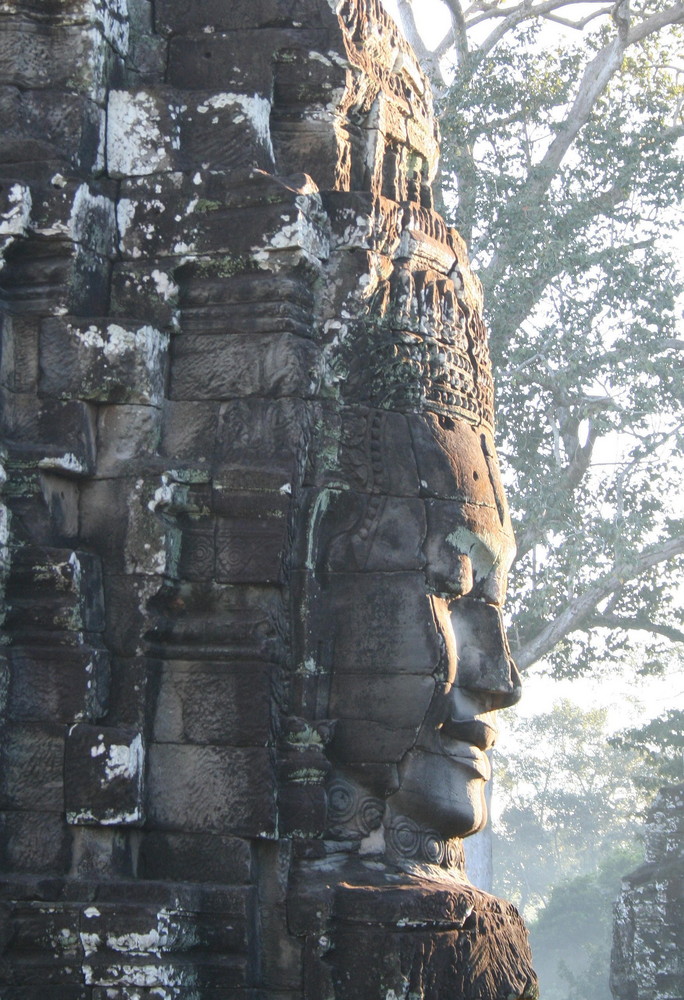 [ … Bayon - Angkor Wat ]