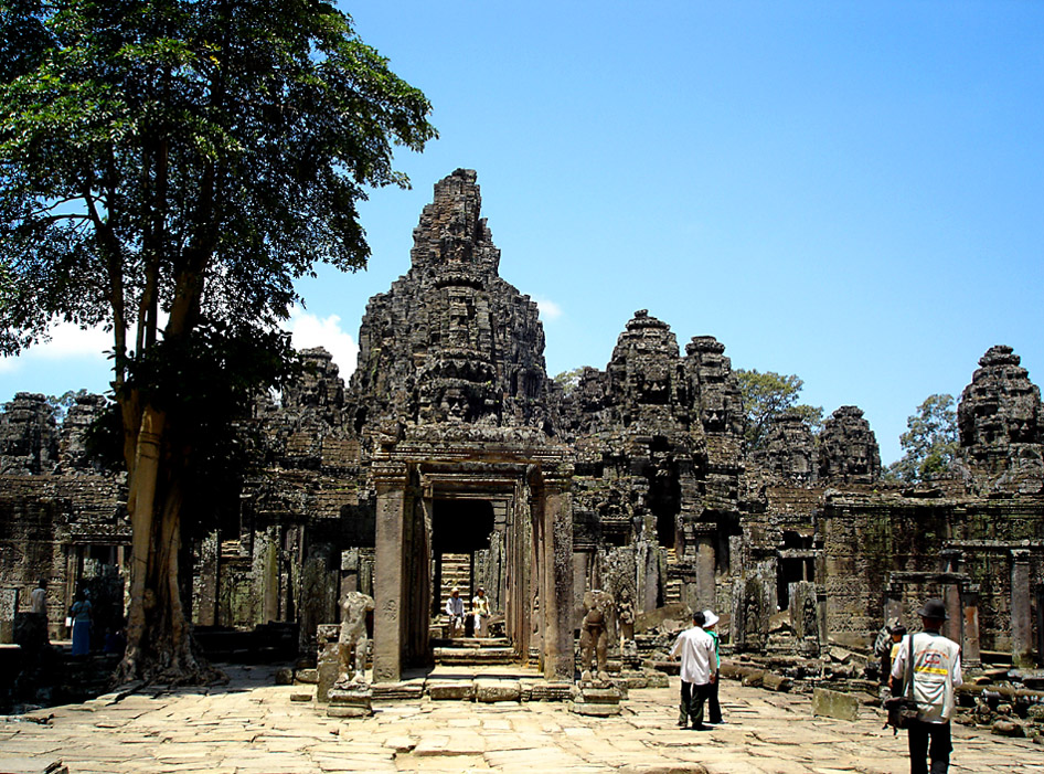Bayon Temple, entrance area, II
