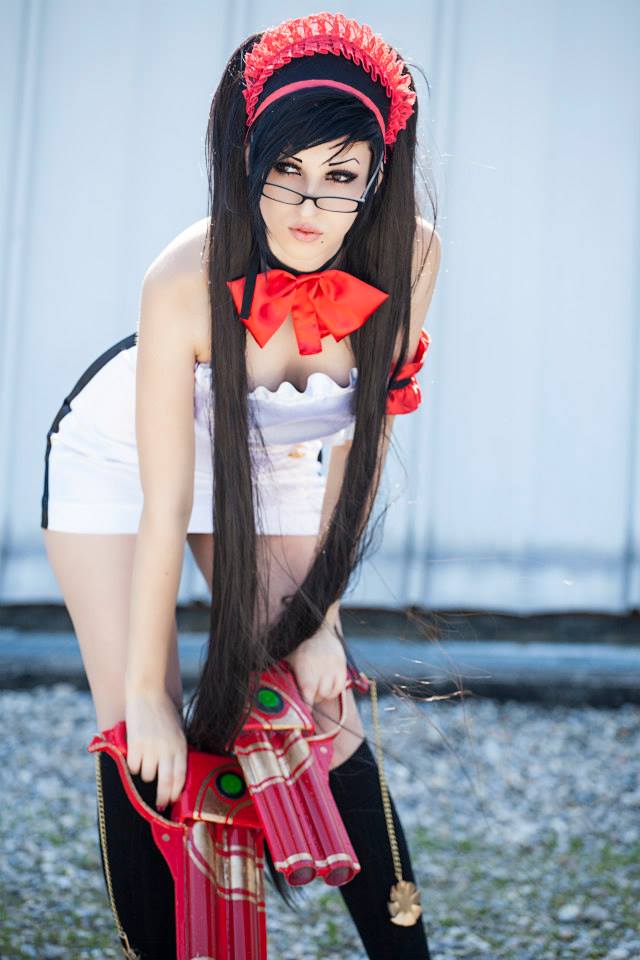 Bayonetta Maid Cosplay