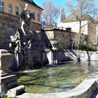 Bayreuth: Brunnen  gegenüber dem Opernhaus (Weltkulturerbe) heute Do 12.4.18 Wiedereröffnung