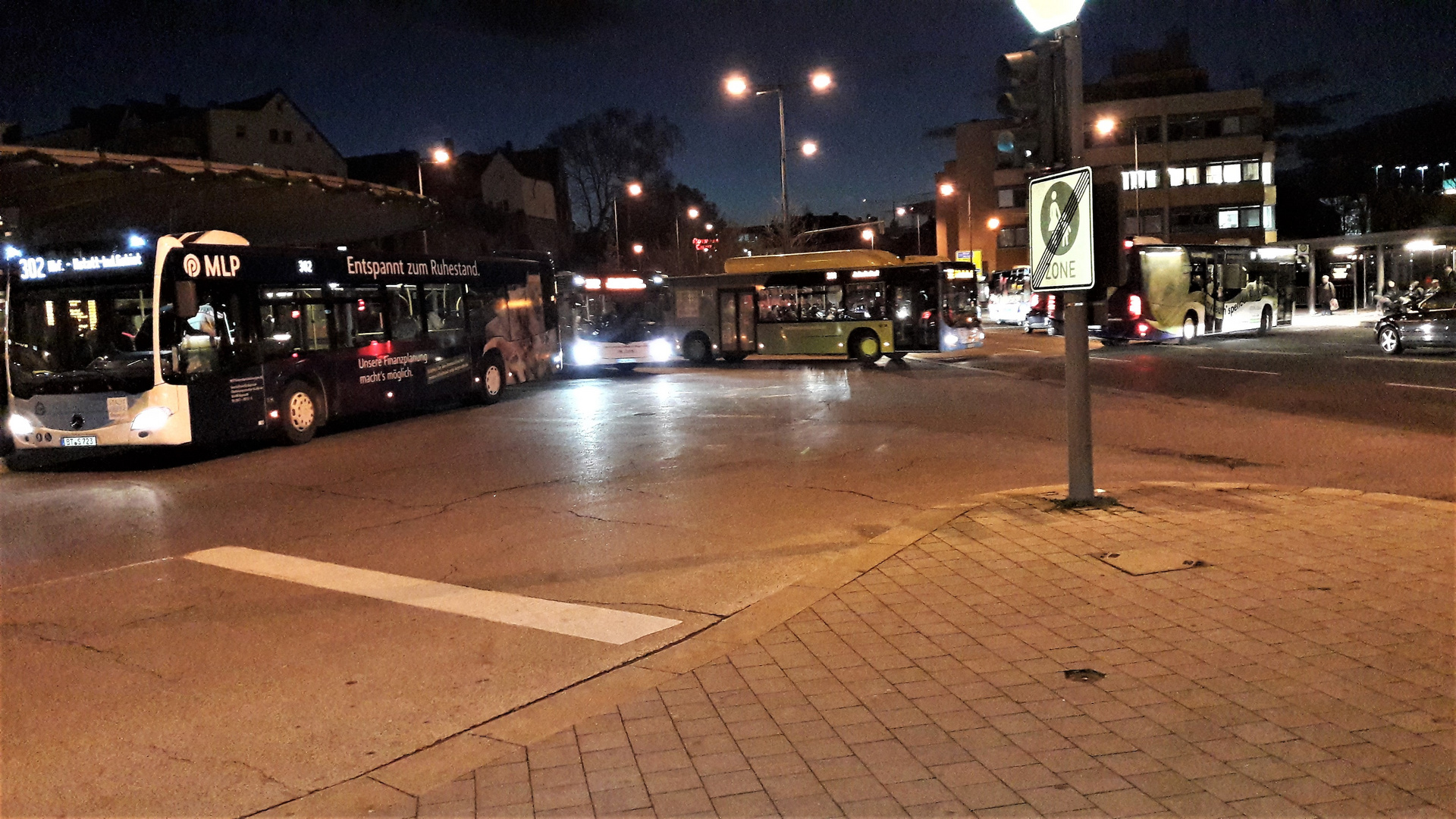 Bayreuth : Buskarussell  vor dem Zentralen Busbahnhof