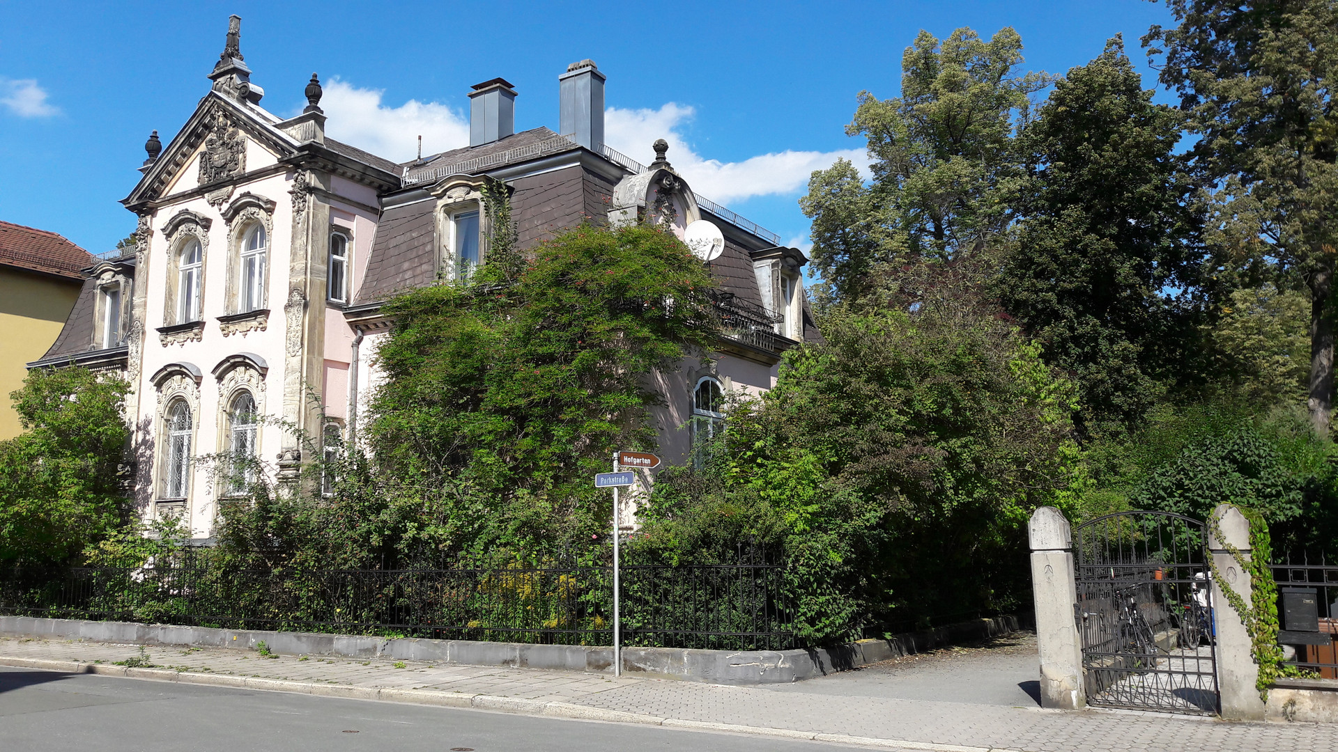 Bayreuth : Eingang zum Hofgarten -braunes Schild