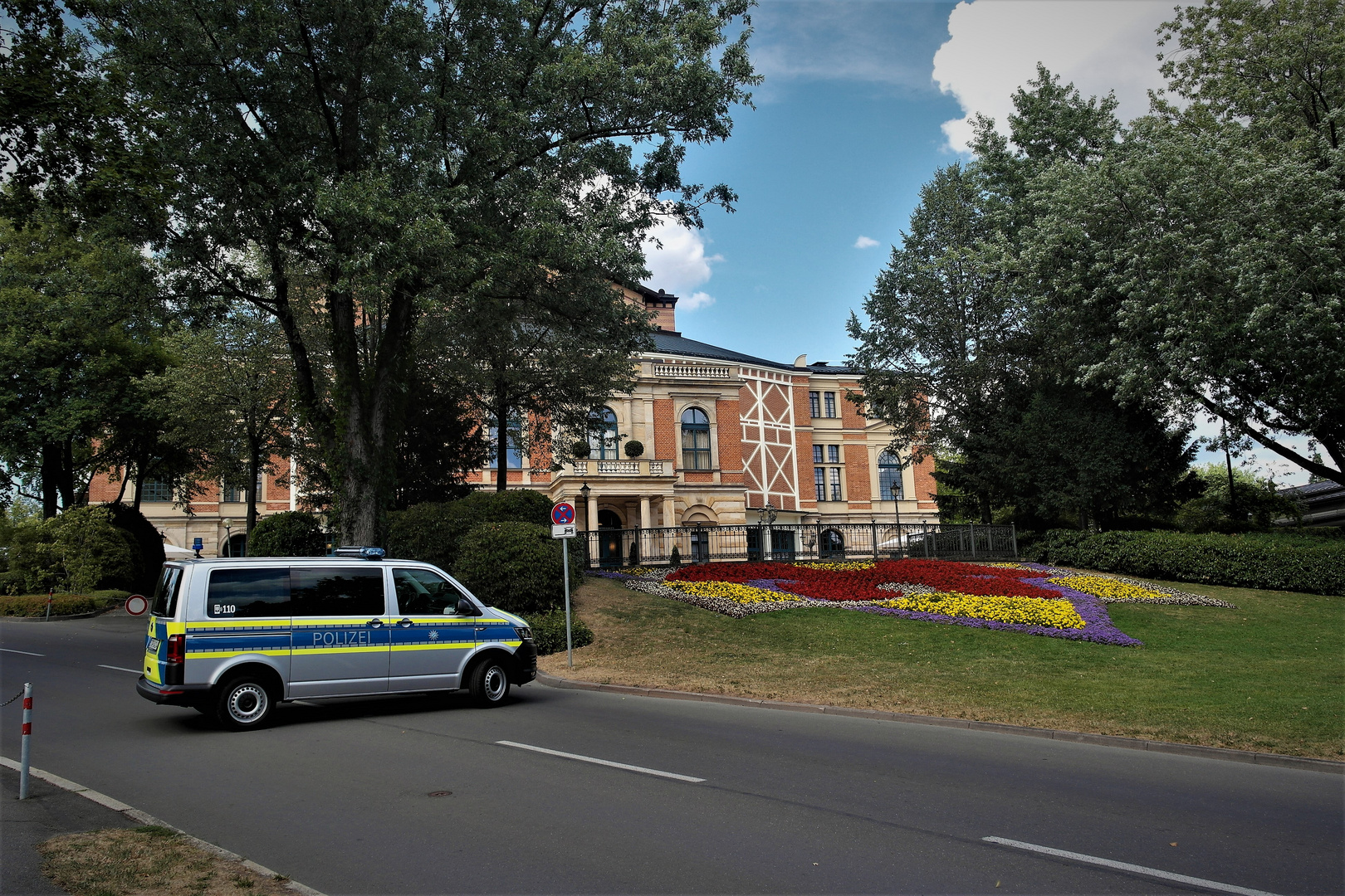 Bayreuth: Festspielhaus  auf dem grünen Hügel 11.8.18