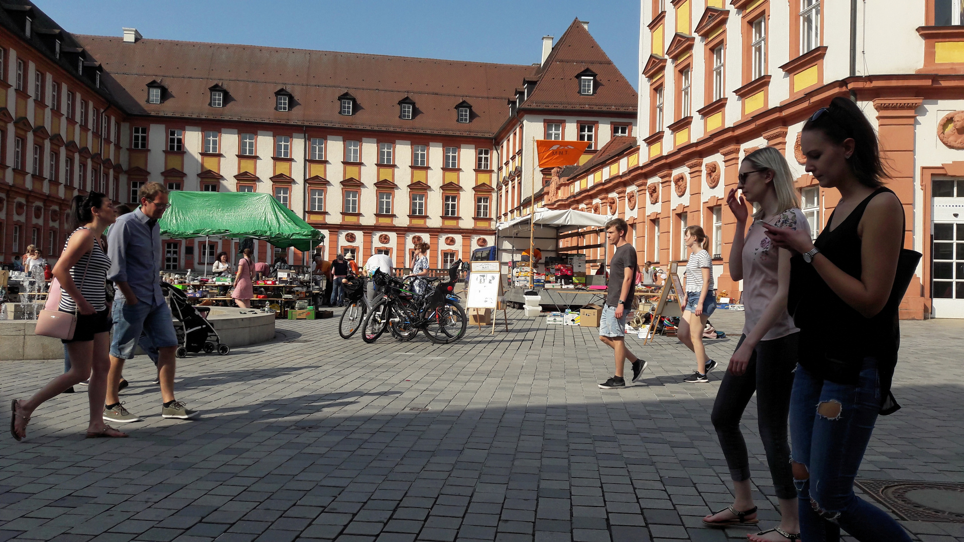 Bayreuth: Flohmarkt im Ehrenhof 