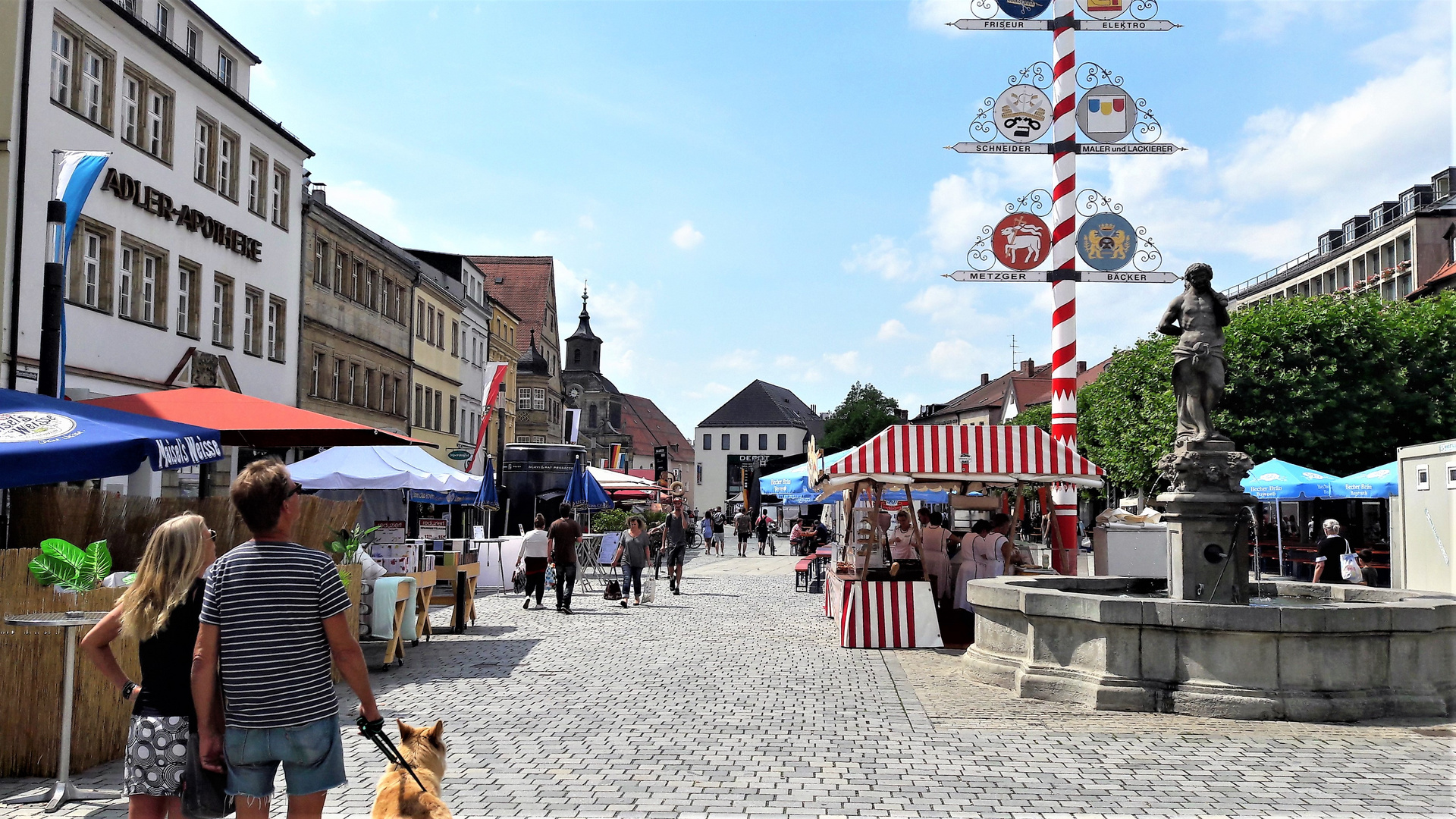 Bayreuth :Studieren der Zunftzeichen