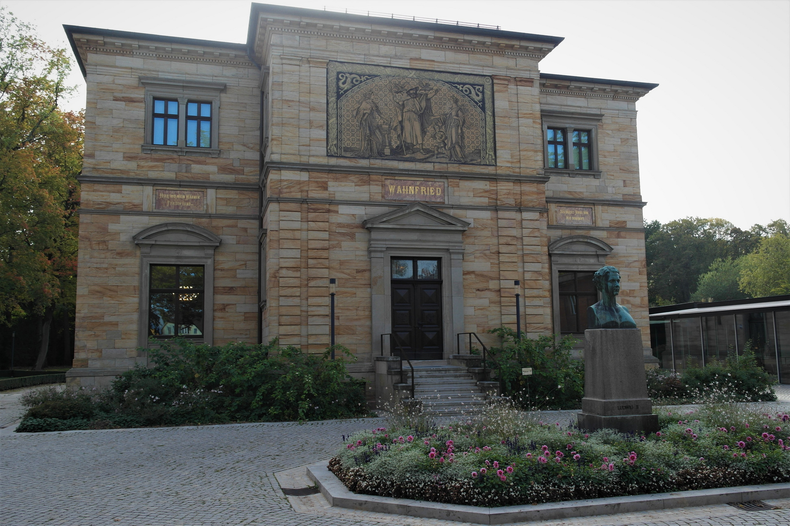 Bayreuth : Villa Wahnfried mit Büste König Ludwig II Märchenkönig