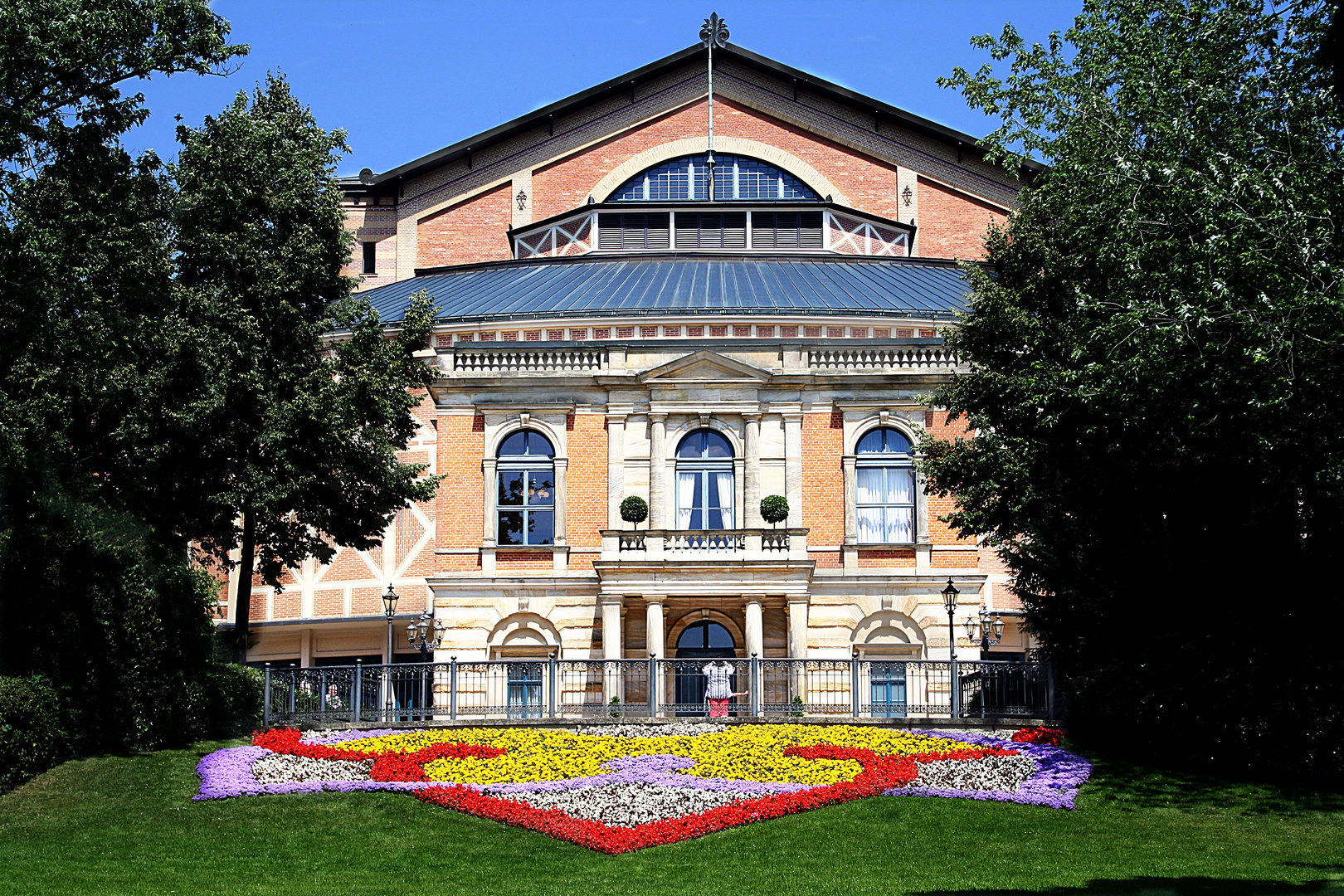 Bayreuther Festspielhaus im Juli 2012