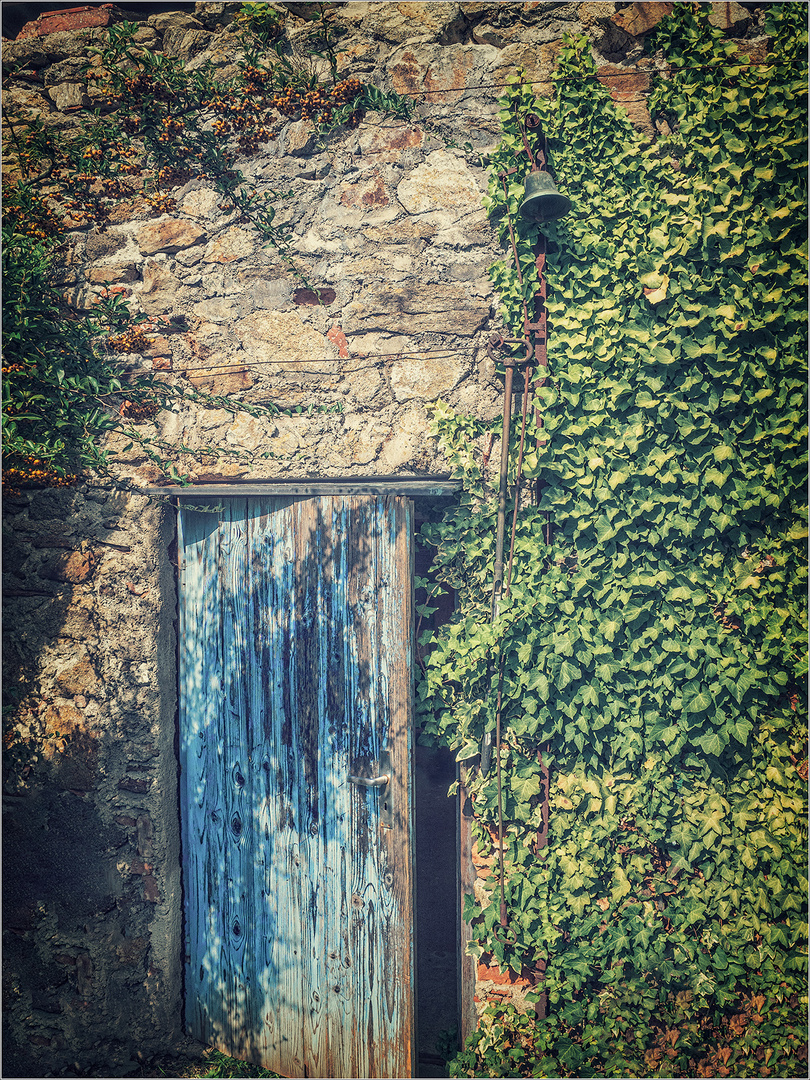 Bayrisch rautenblau - Oder: Die Tür ist halboffen.