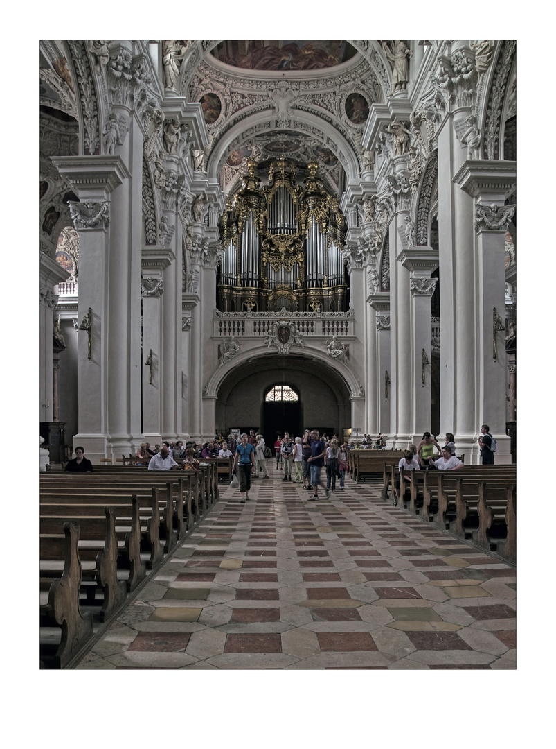 Bayrische Impressionen " Dom -St. Stephan, der Blick zur Orgel "