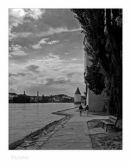 Bayrische Impressionen " Passau - der Blick zum Schaiblingsturm, am Morgen "