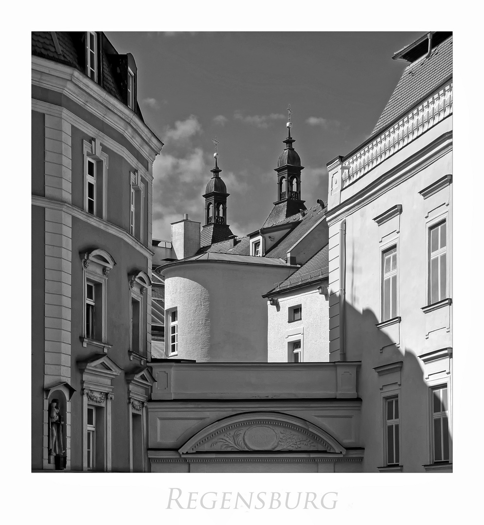 Bayrische Impressionen " Regensburg - die Türme der Neupfarrkirche, aus meiner Sicht... "