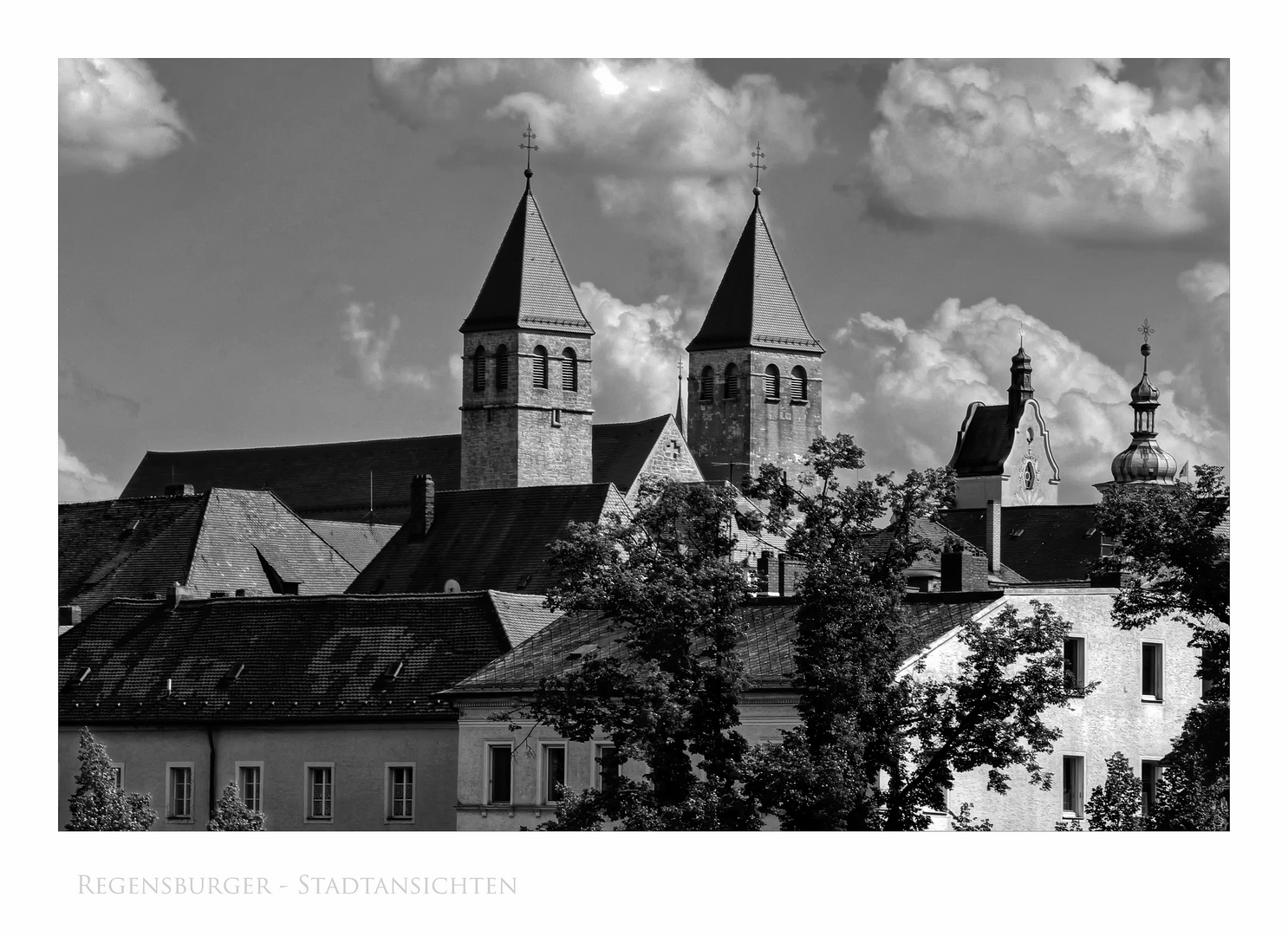 Bayrische Impressionen " Regensburg - die Türme, der Niedermünster Basilika "