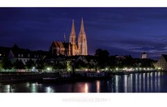 Bayrische Impressionen " Regensburger DOM, zur blauen Stunde..."