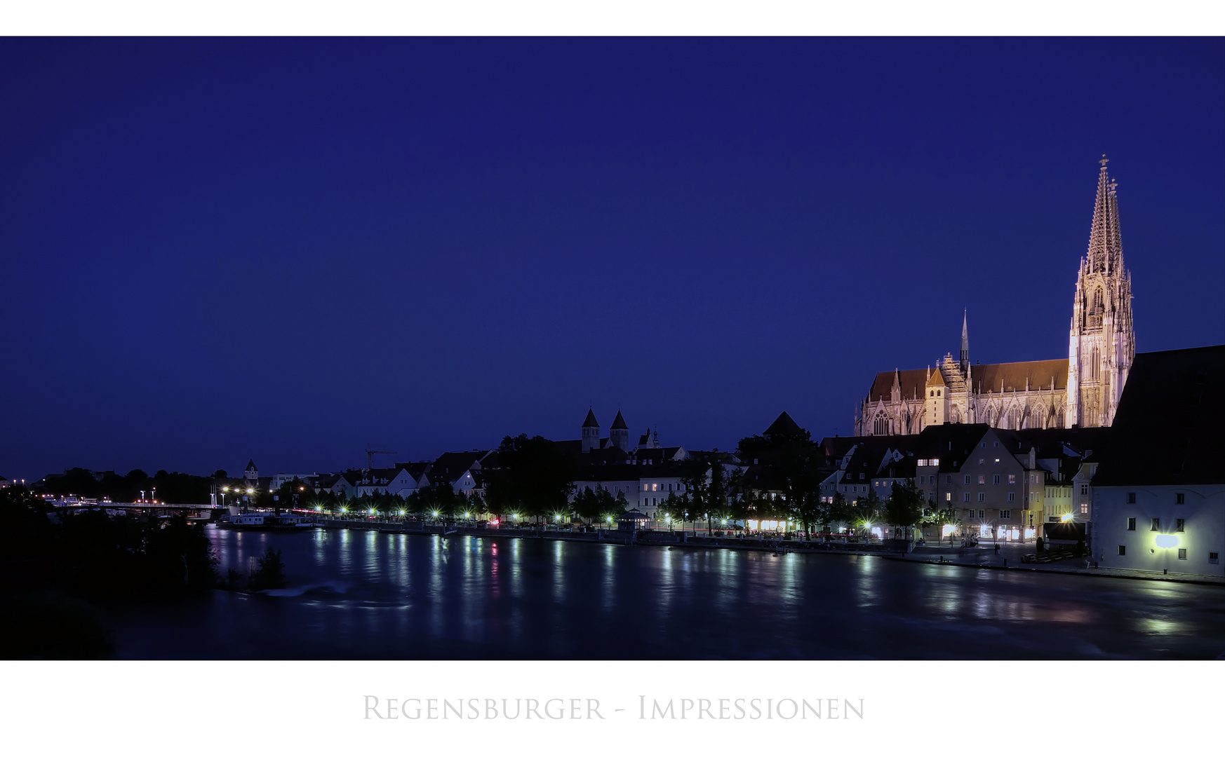 Bayrische Impressionen " Regensburger Skyline, zur Blauen Stunde... "