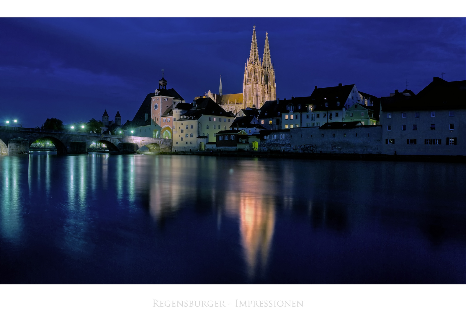 Bayrische Impressionen " Regensburger Skyline, zur Blauen Stunde... "