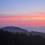 Bayrische Rhön: Blick aus der Thüringer Hütte auf die Rother Kuppe