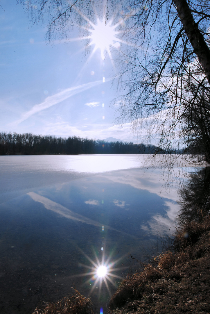 Bayrischer Voralpensee im Februar