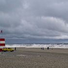 Baywatch am Strand von Hennestrand