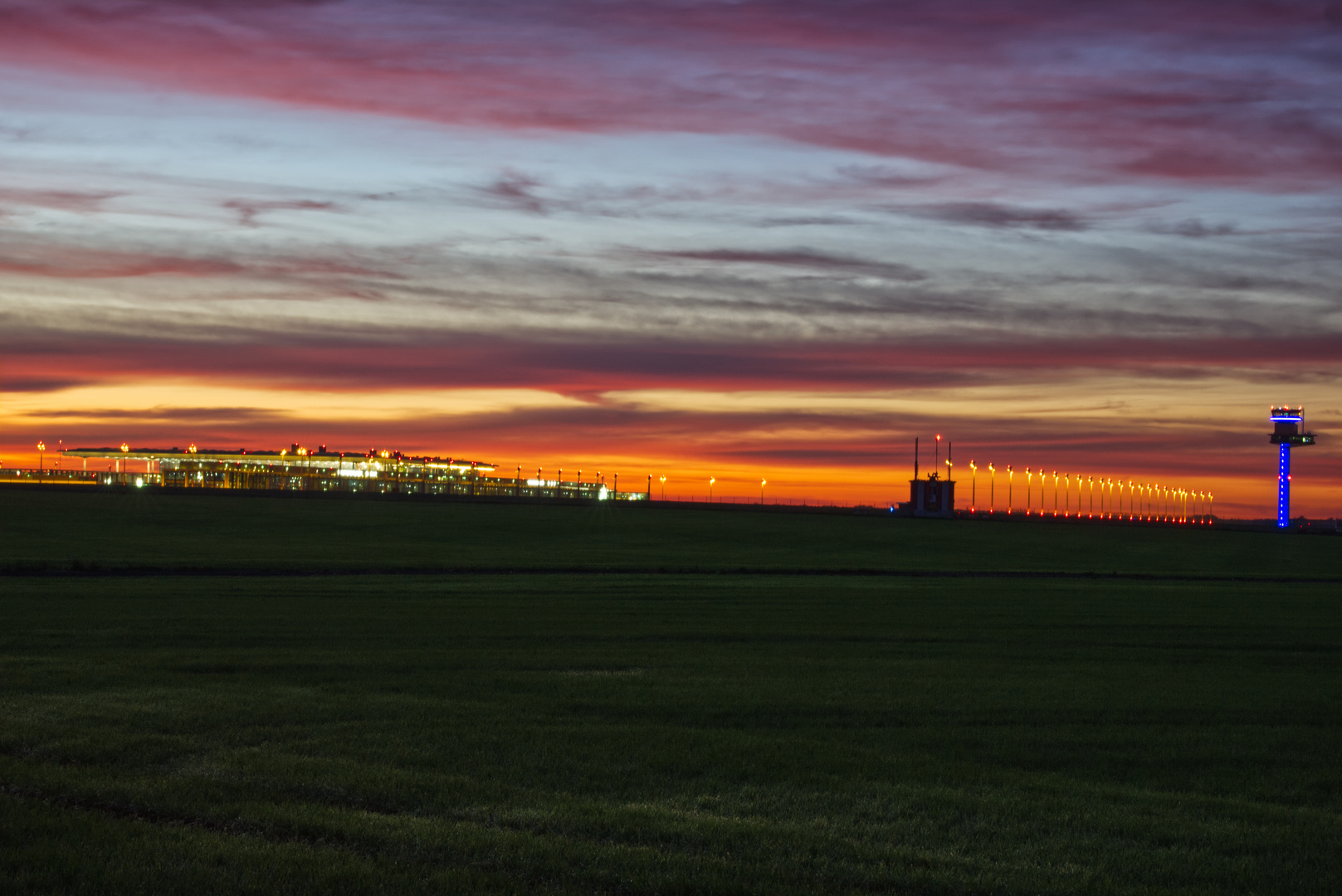 BBI Berlin Brandenburg International beim Sonnenaufgang