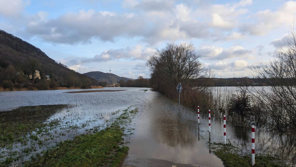 Weser-Hochwasser in Porta Westfalica  30.12.23 von AnBo