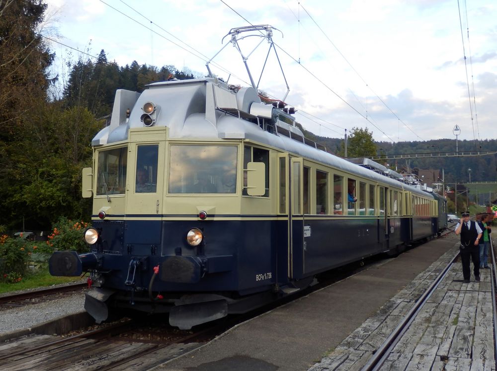 BCFe 4/6 736 „Blauer Pfeil“ in Bäretswil