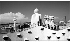 BCN art - sculptures on the roof