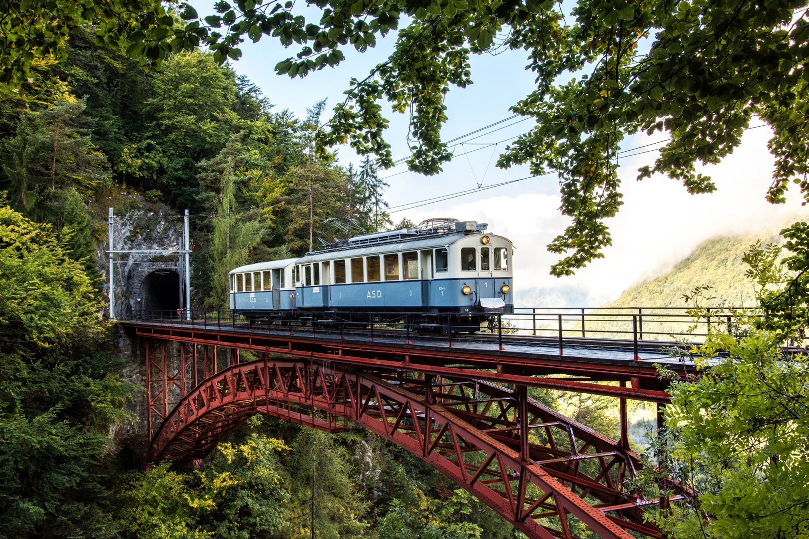 BDFe 4/4 Nr. 1 mit Beiwagen B 34 auf dem Viadukt 'Pont du Vanel'