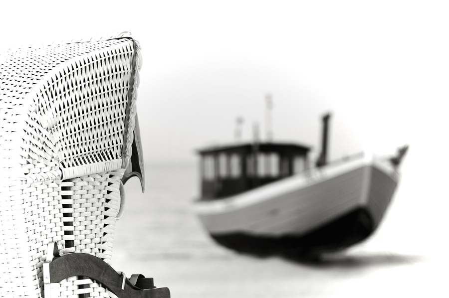 beach basket and boat