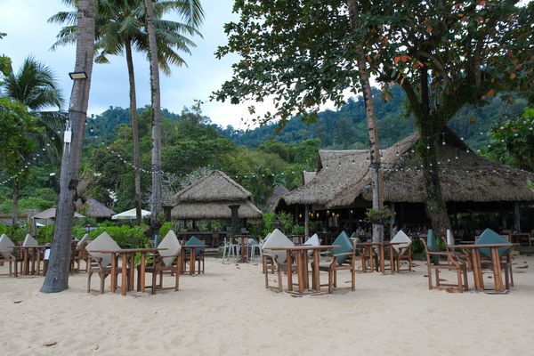 ...Beach Front im Khao Lak Paradise...