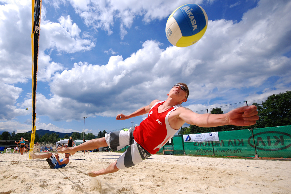 beach volley action