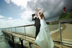 beach wedding couples