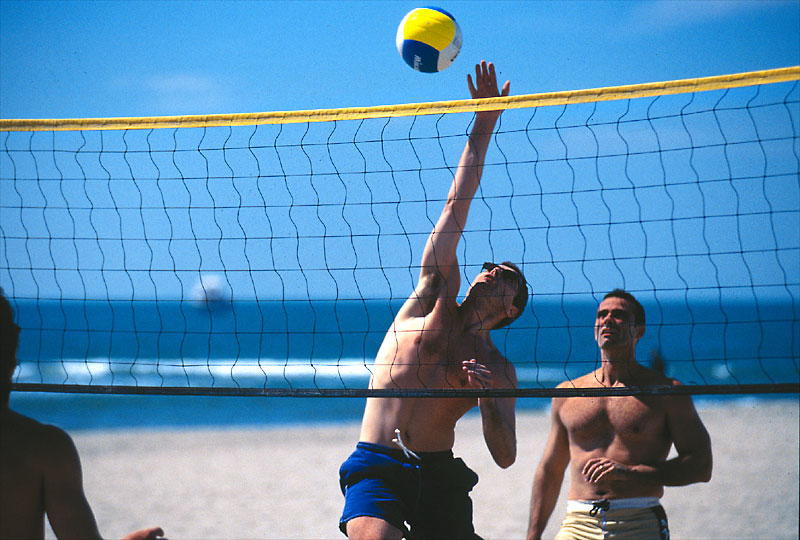 Beachball an der italienischen Riviera