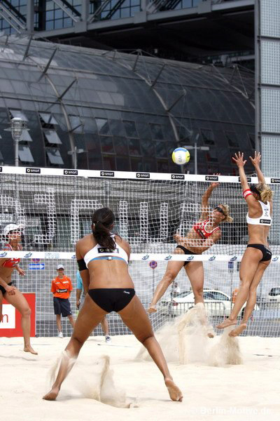 Beachgirls am Hauptbahnhof