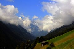 Bearbeitete Wiesen bis auf über 2000 Meter