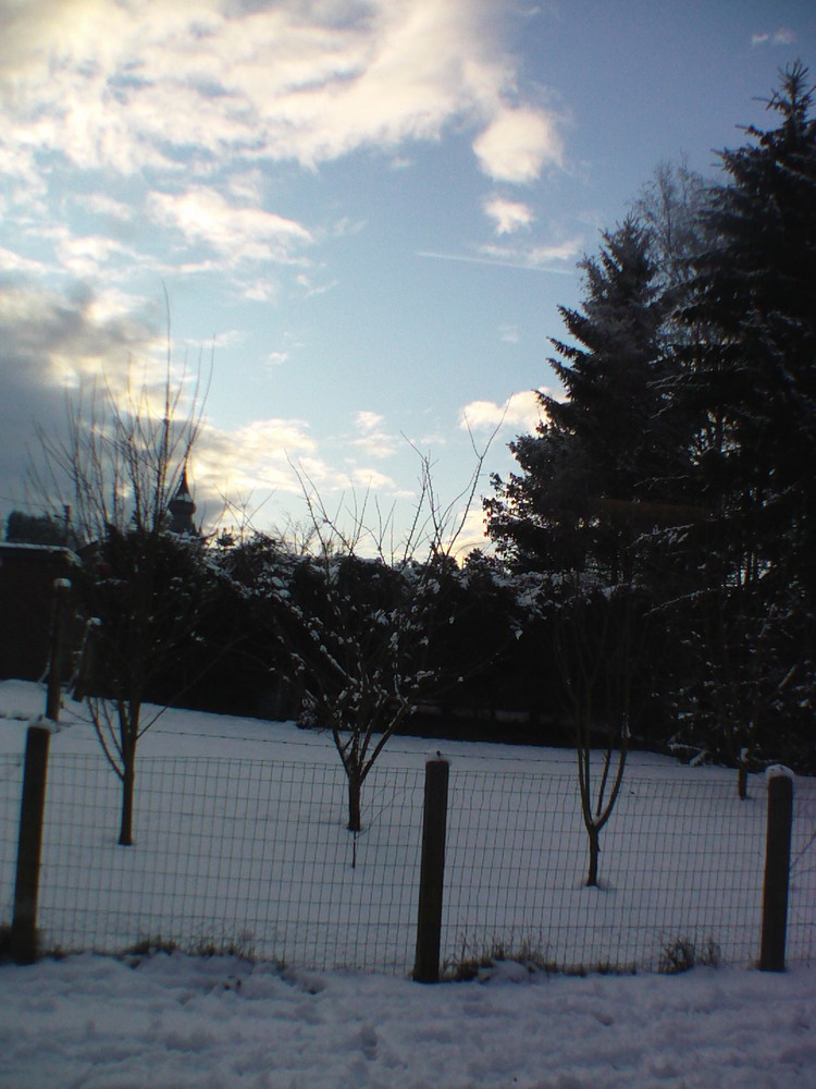 beau ciel bleu dans un froid polaire