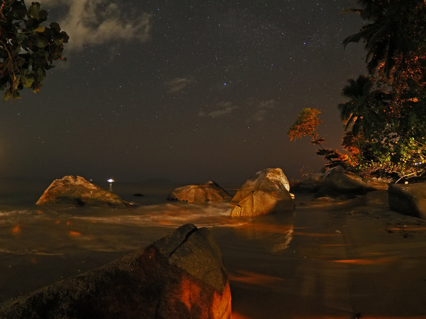 Beau Vallon bei Nacht