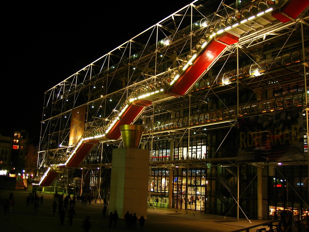 Beaubourg by night