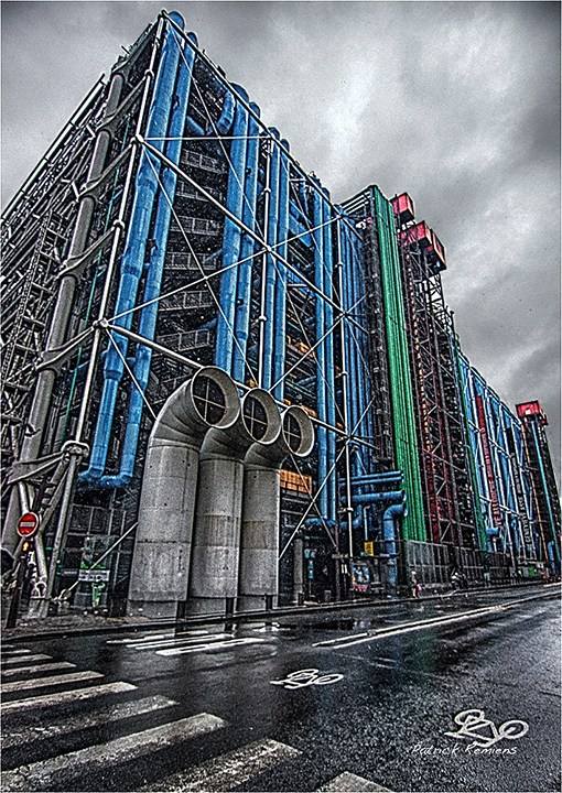 beaubourg sous la pluie