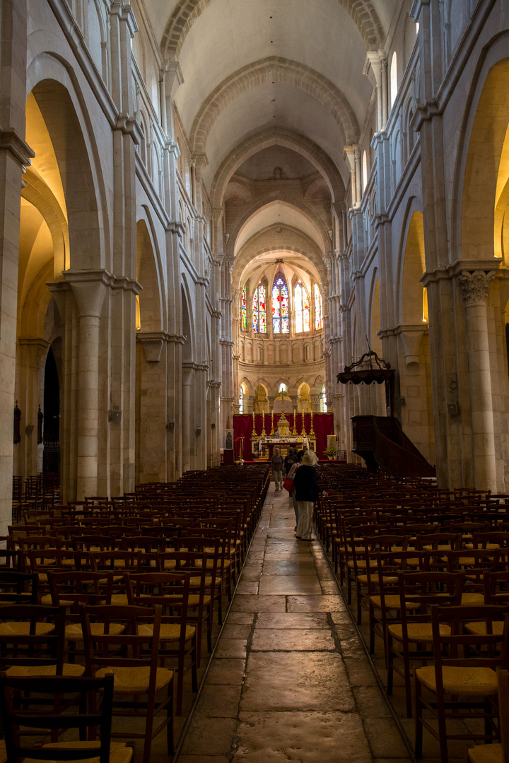 Beaune-Kathedrale La?ngsschiff-0027