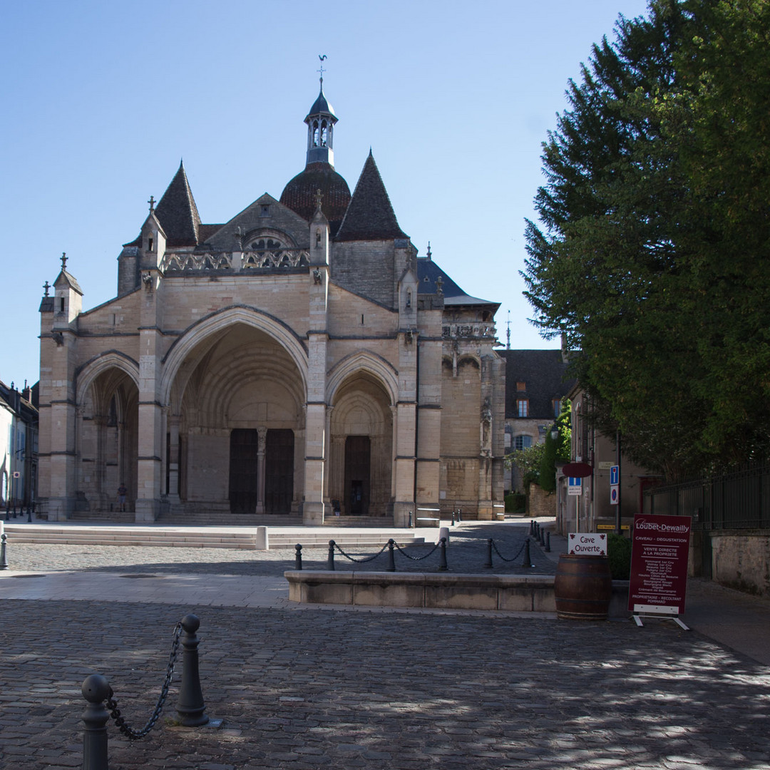 Beaune-vor-der-Kathedrale-0025