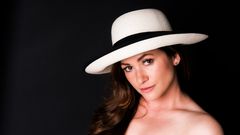 Beauty with a white hat