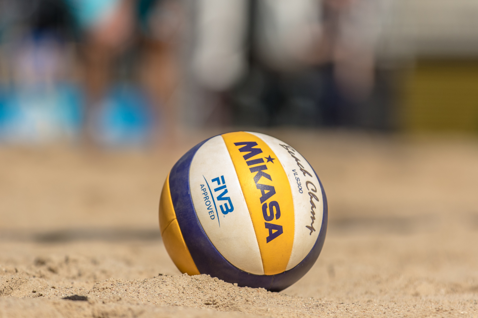 BeautyShot - Ball im Sand